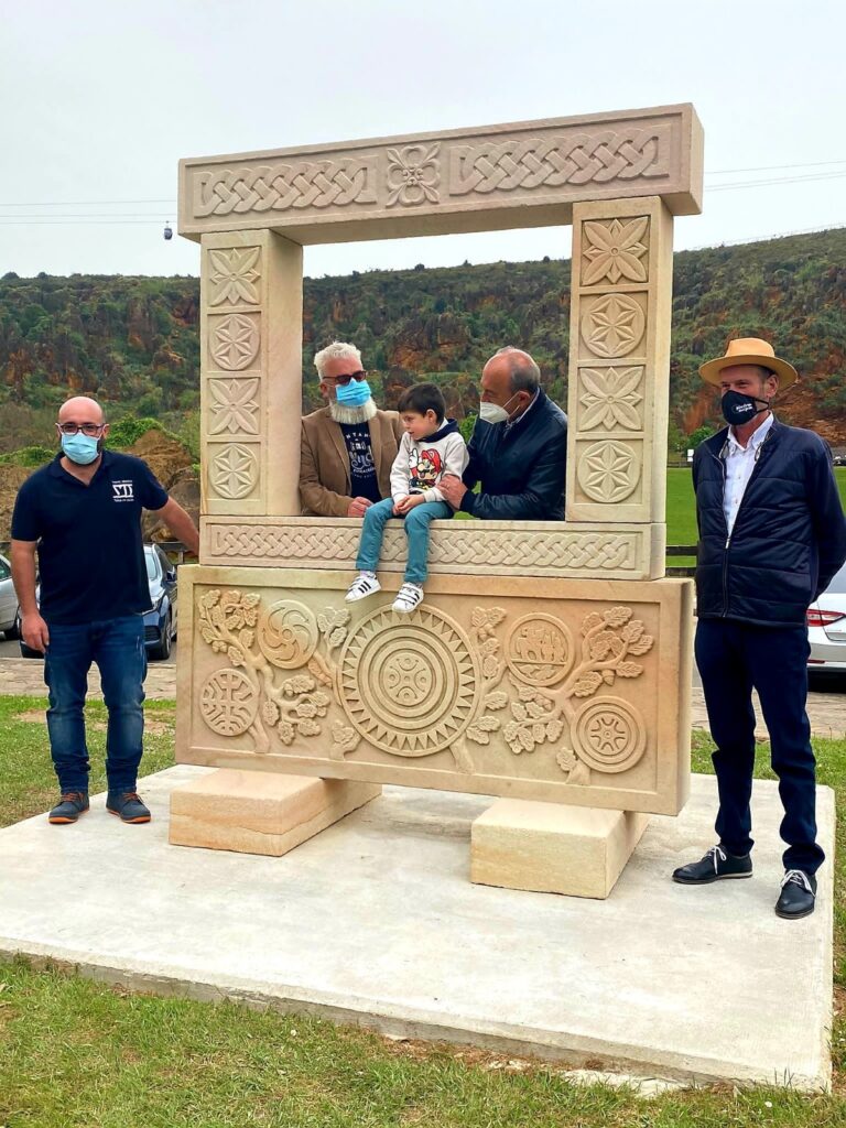 Ventana de la Solidaridad realizada por Vicente Diestro para el Gobierno de Cantabria 